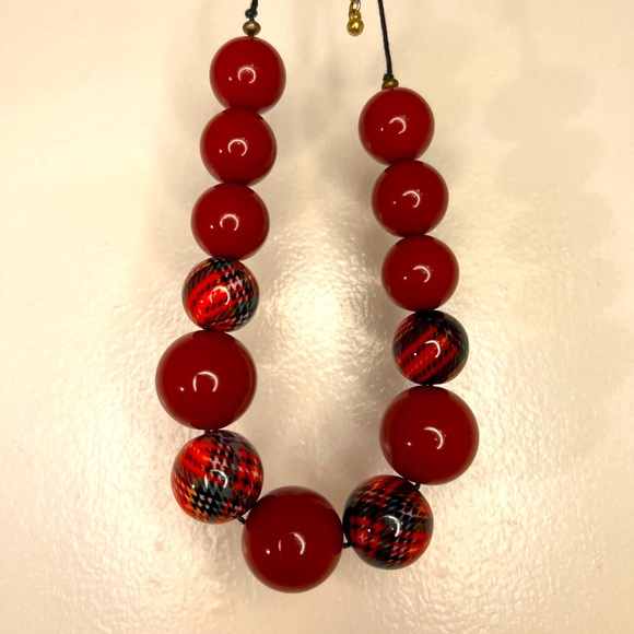 GORGEOUS RED PLAID LARGE BEADED NECKLACE - Picture 1 of 5